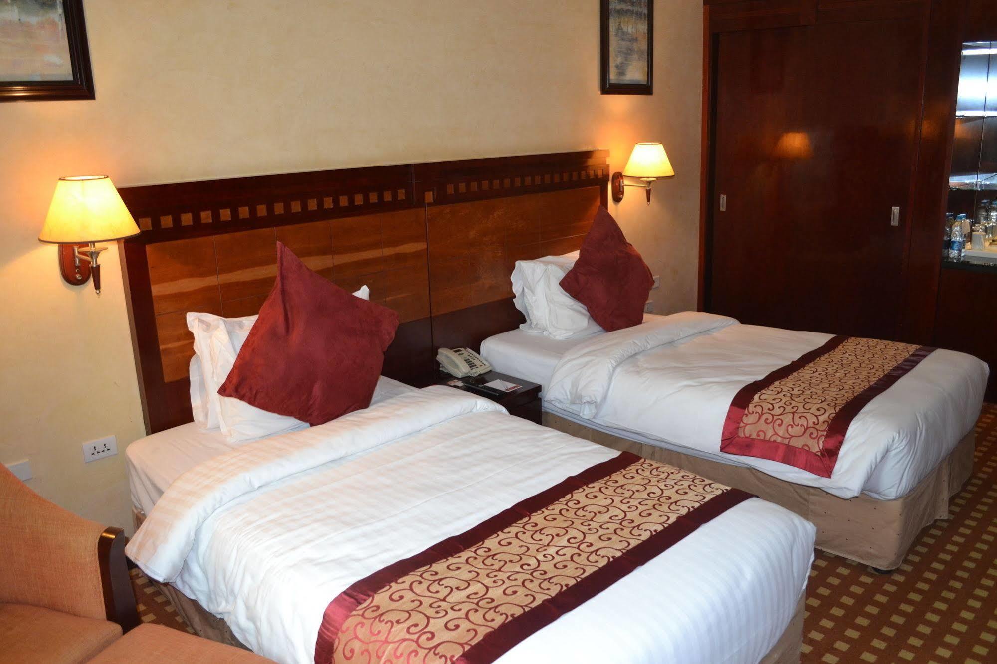 Ramada Riyadh Hotel Luaran gambar